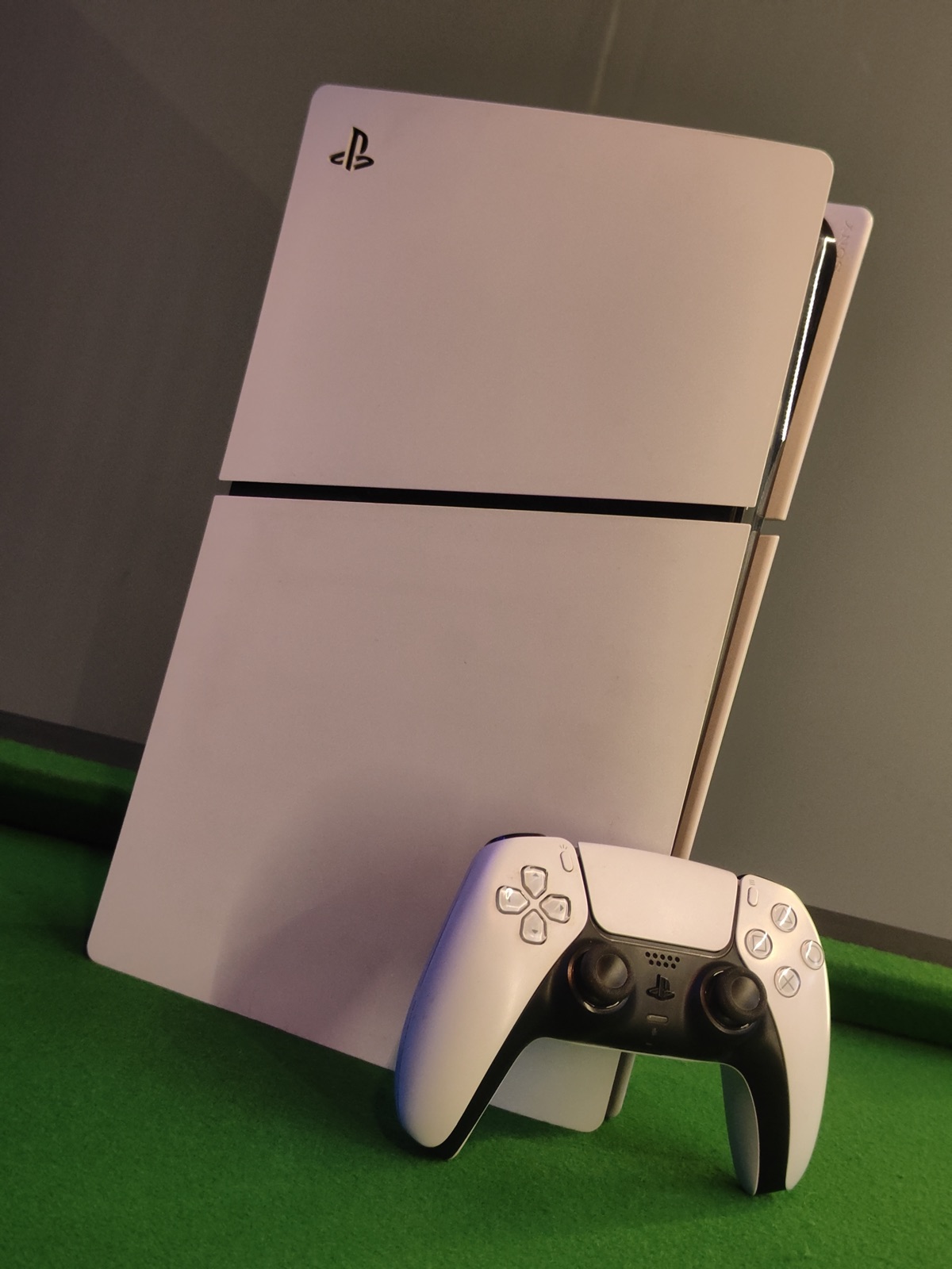 Club Exotism PS5 gaming zone with controllers and 4K TV
